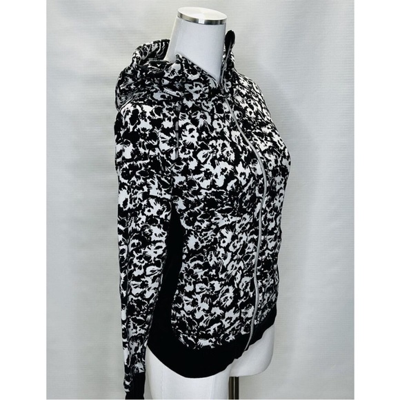lululemon Black and White Flowers Scuba Hoodie Size 6 - Picture 3 of 12